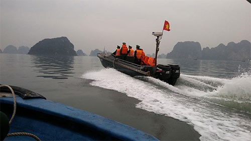 Đội công tác của Hải đội 2 làm nhiệm vụ tuần tra trên vùng biển Hạ Long.