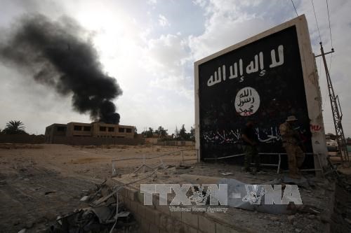 Cờ của IS tại thành phố al-Qaim,Iraq, gần biên giới Syria ngày 3-11