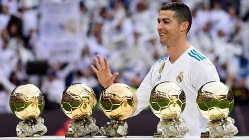 Ronaldo vừa giành Quả Bóng Vàng thứ năm trong sự nghiệp, và là thứ tư trong màu áo Real Madrid. Ảnh: internet.