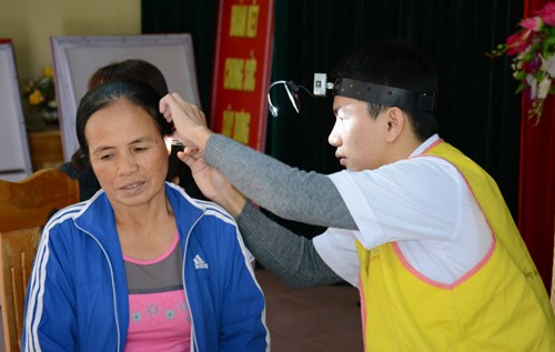 Khám Tai-Mũi-Họng.