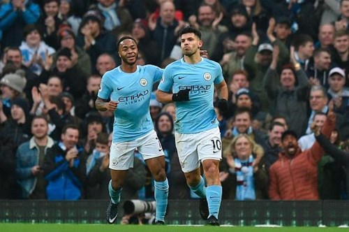 Tiền đạo Aguero (bên phải) đang cảm thấy bất mãn với HLV Guardiola khi không được đá chính thường xuyên. Ảnh: Getty Images