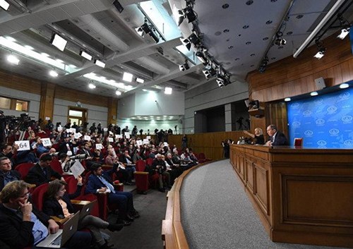 Quang cảnh cuộc họp báo. Ảnh: Sputnik