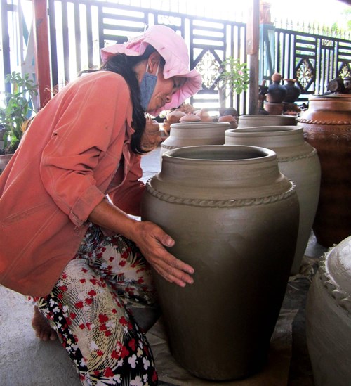 Ngắm nghía thành quả lao động của mình.