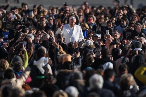 Giáo hoàng Francis cũng từng là nạn nhân của tin giả.