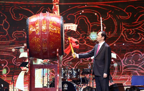 Chủ tịch nước đánh trống khai hội "Xuân Quê Hương 2018"