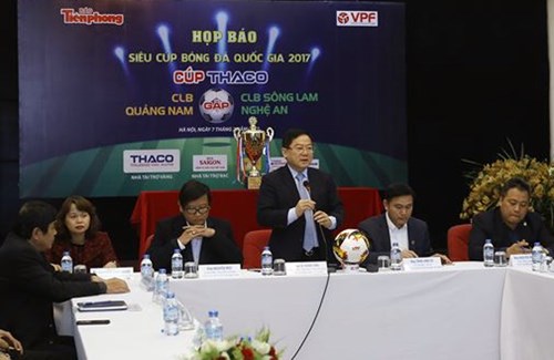 Quang cảnh buổi họp báo trận tranh Siêu Cúp Bóng đá Quốc gia - Cúp THACO năm 2017.
