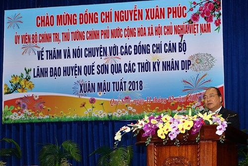 Thủ tướng Nguyễn Xuân Phúc nói chuyện với cán bộ lãnh đạo huyện Quế Sơn, tỉnh Quảng Nam qua các thời kỳ.