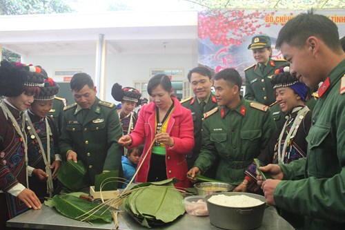 Thi gói bánh chưng trong Chương trình “Xuân canh trời-Tết biên cương” năm 2018, tại xã Ma Ly Chải.