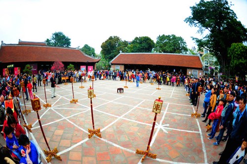 Cờ bỏi, một trong những trò chơi đầu Xuân.