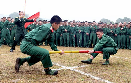 Hào hứng thi đấu môn đẩy gậy, trò chơi truyền thống của người Mông ở Tây Bắc.