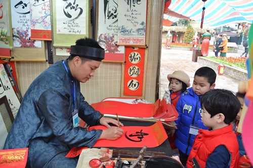 Các chữ mang ý nghĩa, Phúc, Đức, Thọ, Tài, Lộc được nhiều người xin, cầu mong năm mới thuận lợi.