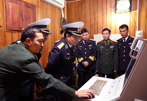 Lãnh đạo Quân chủng Hải quân kiểm tra tại Trạm Ra-đa 500.