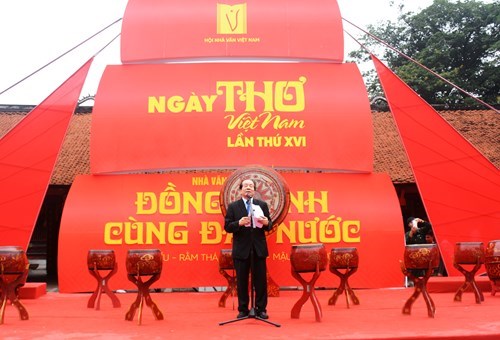 Nhà thơ Hữu Thỉnh, Chủ tịch Hội Nhà văn Việt Nam phát biểu tại lễ khai mạc.