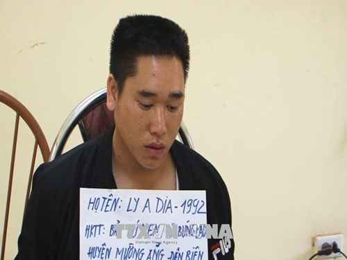 Đối tượng Ly A Dia tại cơ quan điều tra. Ảnh: TTXVN.