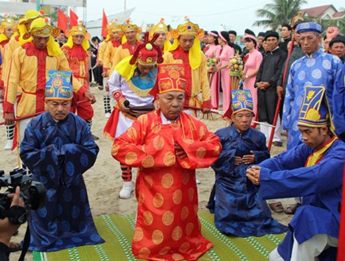 Lễ tế âm linh trên biển và ca ngợi công đức của cá Ông.