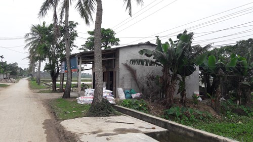 Người dân ngang nhiên xây dựng nhà trái phép trên đất nông nghiệp để ở và kinh doanh.