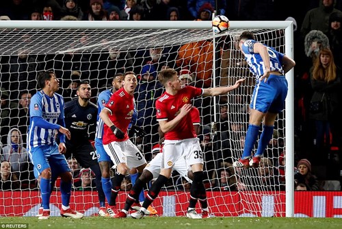Brighton ép sân trong hiệp hai nhưng chỉ tạo được rất ít cơ hội rõ rệt. Ảnh: Reuters