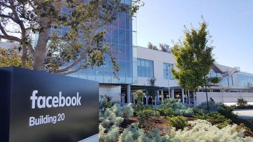 Bên ngoài trụ sở của Facebook ở Menlo Park, California (Mỹ). Ảnh: pcworld.com