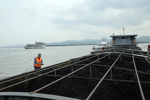 Phương tiện vi phạm bị lực lượng chức năng tạm giữ.