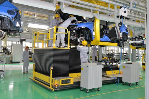Hoạt động sản xuất ở Nhà máy Thaco Mazda tại tỉnh Quảng Nam. Ảnh: QUANG PHƯƠNG