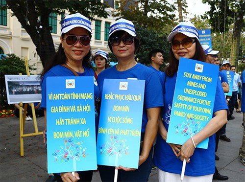 Các nữ tình nguyện viên Hà Nội tham gia buổi lễ.