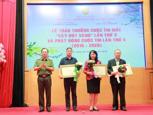 Các tác giả đạt giải ở thể loại tiểu thuyết.