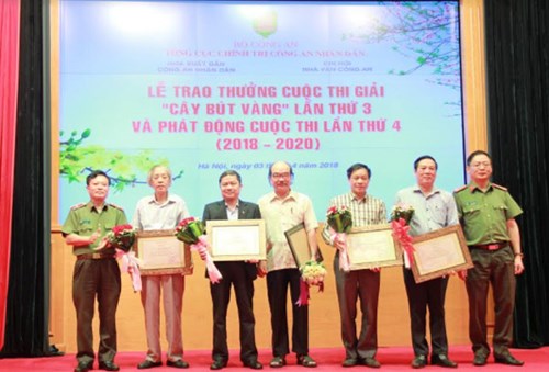 Các tác giả nhận giải thưởng thể loại ký.