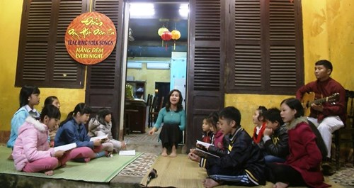 Lớp học dân ca miễn phí giữa lòng phố cổ Hội An.