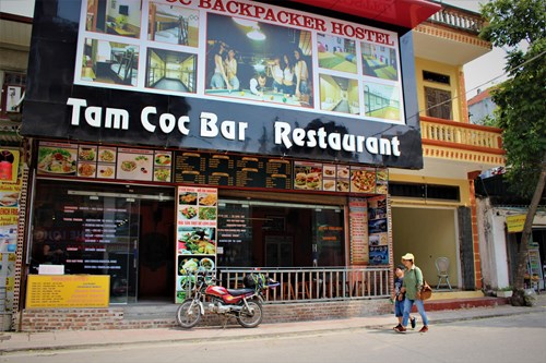 Những cửa hàng lưu niệm và những nhà hàng đã chuẩn bị cho tuần lễ du lịch.