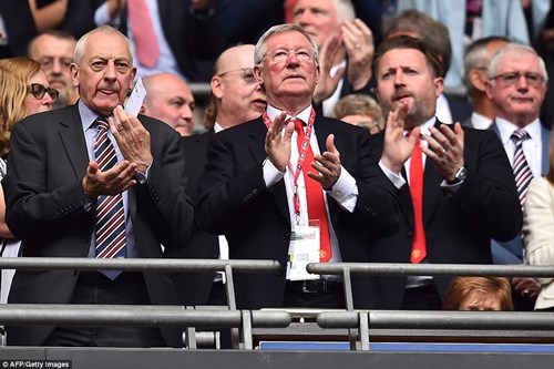Như thường lệ, Sir Alex Ferguson vẫn dõi theo từng bước đi của Man Utd. Ảnh: Getty