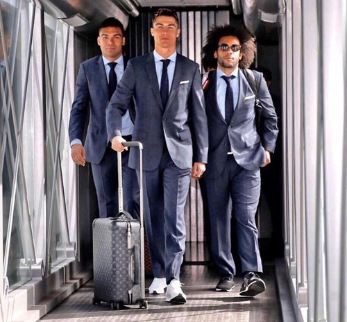 Ronaldo và đồng đội lịch lãm trong trang phục do Adidas tài trợ. Ảnh: UEFA
