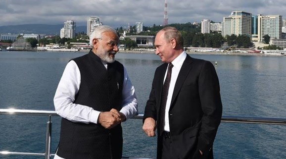 Thủ tướng Ấn Độ Narendra Modi và Tổng thống Nga Vladimir Putin. Ảnh: The Indian Express
