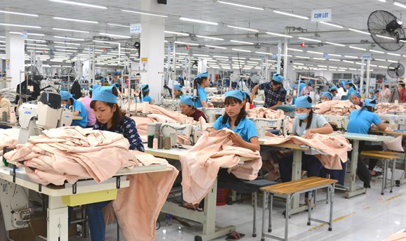 Hoạt động sản xuất tại Công ty Cổ phần May Nam An (tỉnh Nam Định). Ảnh: Hiếu My
