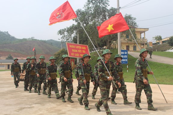 Chiến sĩ Trung đoàn 118, Sư đoàn 355 ra bãi tập.