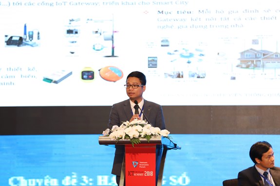 Phó tổng giám đốc Tổng Công ty Viễn thông Viettel Phùng Văn Cường phát biểu tại hội thảo.