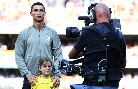 Sự kiện Ronaldo ra mắt chính thức trong màu áo Juventus thu hút sự quan tâm đặc biệt của truyền thông Italy. Ảnh: Getty