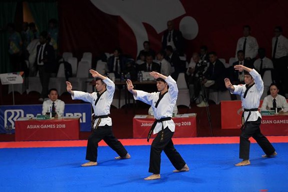 Đội quyền nam taekwondo giành Huy chương Đồng cho Đoàn thể thao Việt Nam. Ảnh: Hoàng Quỳnh