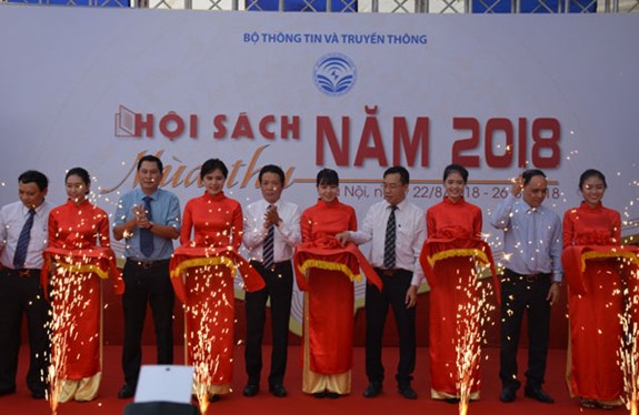Cắt băng khai mạc Hội sách mùa thu 2018.