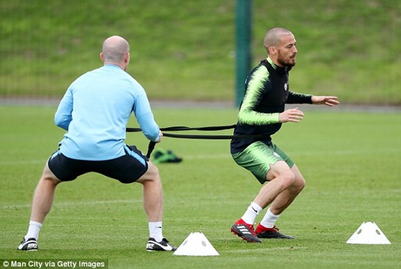 David Silva tích cực tập luyện trước chuyến làm khách của Man City trên sân của Wolverhampton. Ảnh: Getty