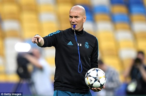 Cựu HLV của Real Madrid Zinedine Zidane được cho là sẽ về sân Old Trafford trong trường hợp HLV Jose Mourinho bị sa thải. Ảnh: Getty