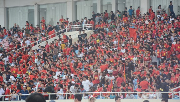 Rất đông người hâm mộ có mặt tại Sân vận động Quốc gia Mỹ Đình cổ vũ cho Đoàn Thể thao Việt Nam.