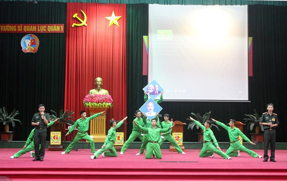 Phần thi “Tự giới thiệu” của Đội thi Tiểu đoàn 6.