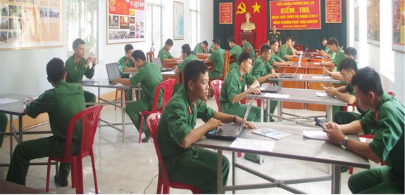 “Kiểm tra chính trị, pháp luật bằng phương pháp trắc nghiệm” tại Tiểu đoàn Phòng hóa 38, Bộ Tham mưu Quân khu 7.