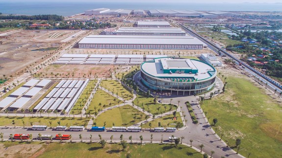 Nhà máy sản xuất ô tô Vinfast hiện đại hàng đầu Đông Nam Á của Tập đoàn Vingroup đã đi vào sản xuất, hứa hẹn sẽ đóng góp tích cực cho công nghiệp chế tạo. Ảnh: Thanh Tuyền