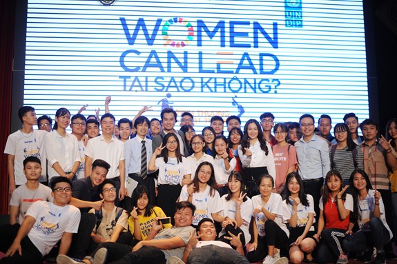 “Woman can lead” giúp thay đổi nhận thức về giới cho các bạn trẻ.