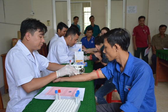Thanh niên xã đảo Thổ Châu (Phú Quốc, Kiên Giang) tham gia Câu lạc bộ hiến máu dự bị. Ảnh: HẢI ANH