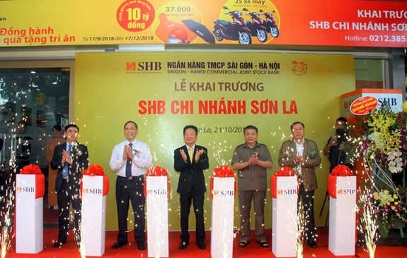 Các đại biểu tại lễ khai trương SHB chi nhánh Sơn La.