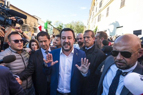 Phó thủ tướng kiêm Bộ trưởng Nội vụ Italy Matteo Salvini khẳng định nước này sẽ vẫn xúc tiến kế hoạch ngân sách của mình. Ảnh: EPA.