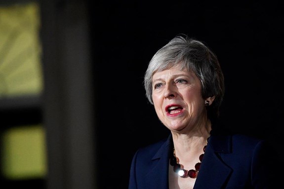 Còn nhiều thách thức đợi Thủ tướng Theresa May trong cuộc chiến giành sự ủng hộ của Quốc hội Anh về dự thảo thỏa thuận Brexit.  Ảnh: Reuters