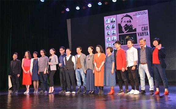 Các diễn viên thể hiện vở “Cậu Vanya” của nhà văn Nga A.P Chekhov.